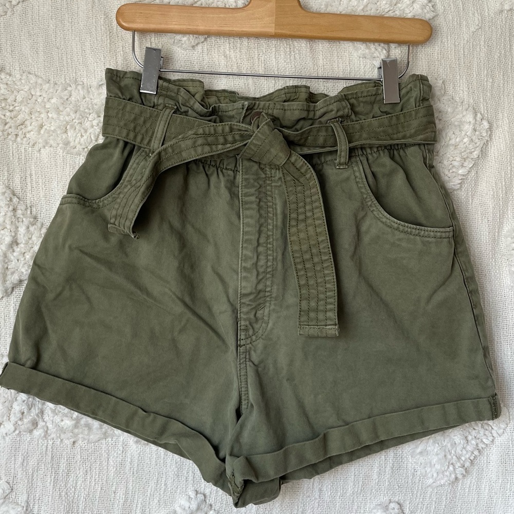 NWOT Abercrombie paper bag tie short